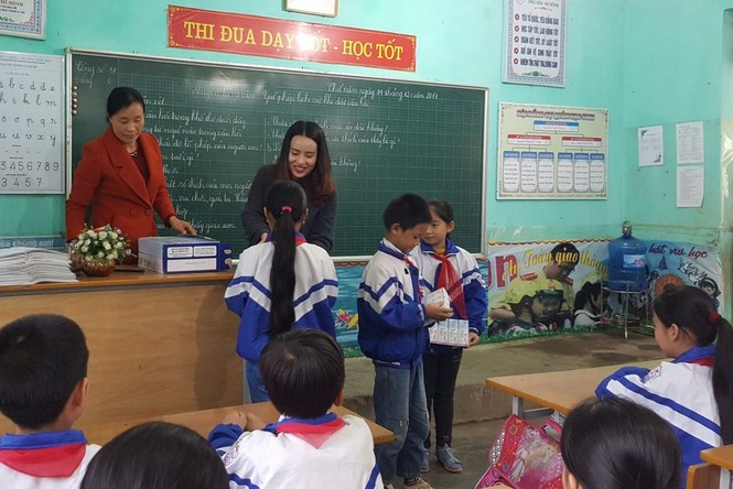 Qũy Vì tầm vóc Việt tài trợ hơn 200.000 ly sữa cho học sinh nghèo Nghệ An - ảnh 1