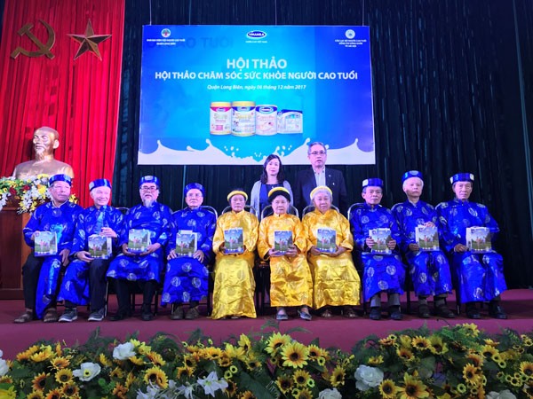 Vinamilk tiếp tục hành trình chăm sóc sức khỏe cho người cao tuổi trên cả nước - ảnh 3