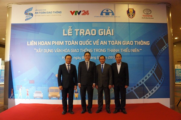 Nhiều thước phim chân thực có tính giáo dục cao về ATGT - ảnh 1