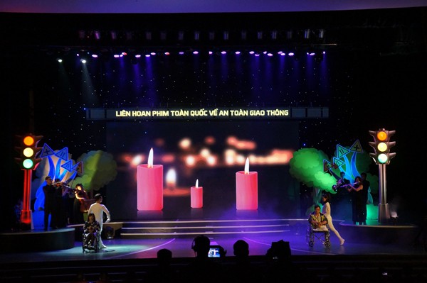 Nhiều thước phim chân thực có tính giáo dục cao về ATGT - ảnh 3
