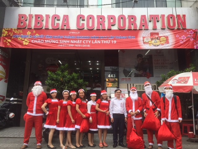 Bibica tặng 32.000 phần quà cho các em nhỏ khó khăn dịp Noel - ảnh 1