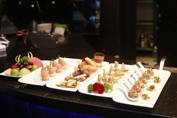 Khám phá bữa tiệc lấp lánh đêm Noel ở sky bar cao nhất Đà Nẵng - ảnh 6