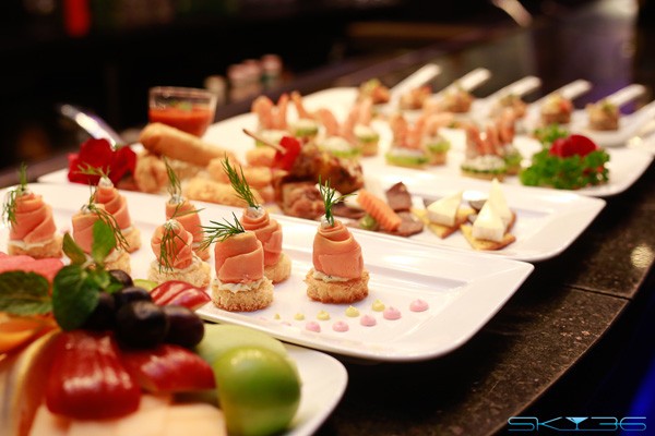 Khám phá bữa tiệc lấp lánh đêm Noel ở sky bar cao nhất Đà Nẵng - ảnh 7