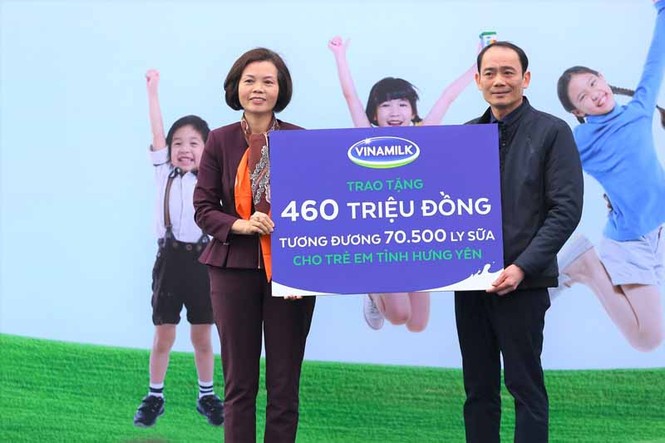 Quỹ sữa vươn cao Việt Nam đem niềm vui cuối năm đến trẻ em tỉnh Hưng Yên - ảnh 3