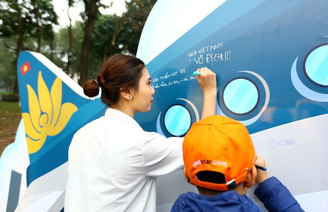 “Vietnam Airlines - Cất cánh mùa xuân” Không khí đón Tết sớm vỡ oà cùng - ảnh 3