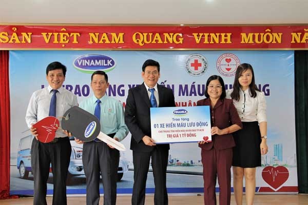 Vinamilk tặng xe hiến máu cho trung tâm hiến máu nhân đạo TP.HCM - ảnh 3