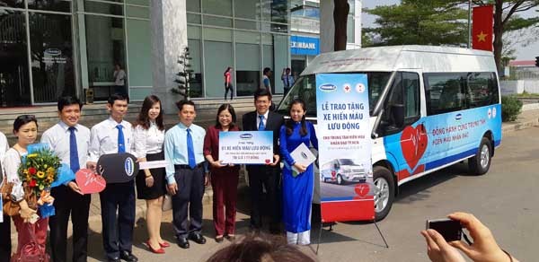 Vinamilk tặng xe hiến máu cho trung tâm hiến máu nhân đạo TP.HCM - ảnh 4