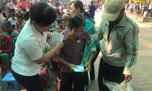 TPHCM mang cái tết ấm cúng đến với bà con khó khăn - ảnh 4