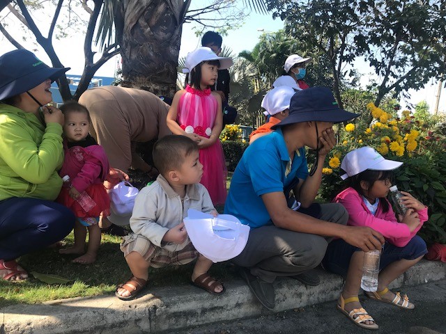 Hàng trăm người dân vào bãi rác Đa Phước tham quan - ảnh 7