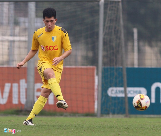 Cầu thủ U23 Việt Nam xin được 'xuống mặt đất' - ảnh 1