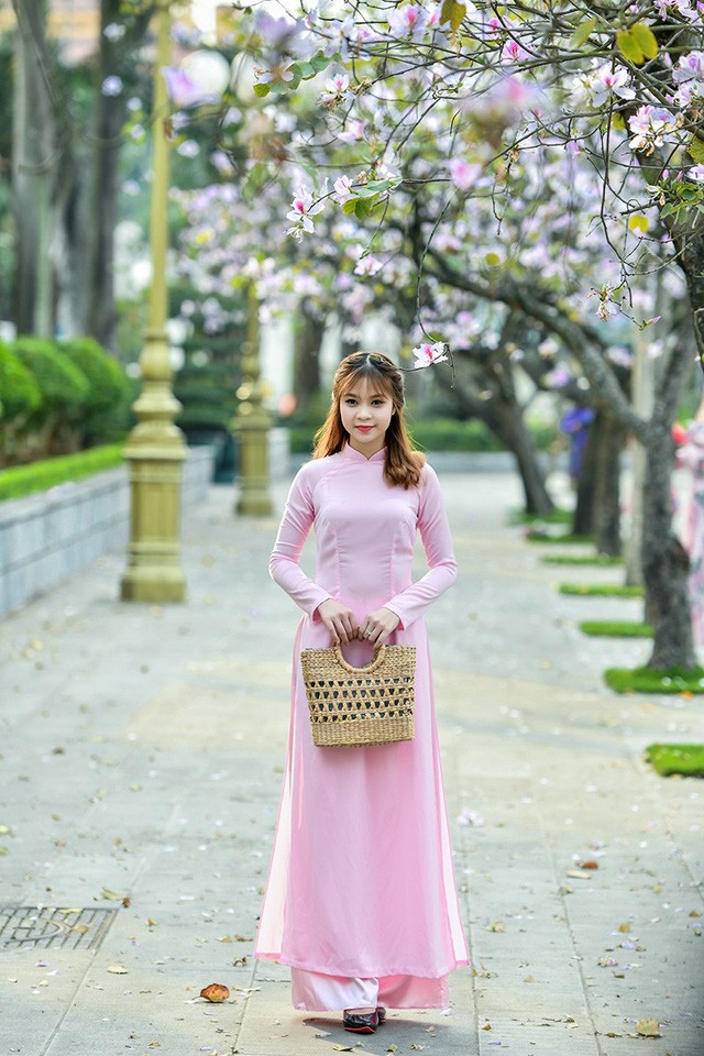 Nữ sinh 9X bên sắc tím hoa ban giữa lòng Thủ đô - ảnh 5