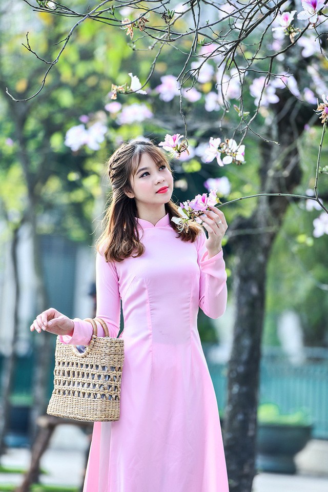 Nữ sinh 9X bên sắc tím hoa ban giữa lòng Thủ đô - ảnh 7