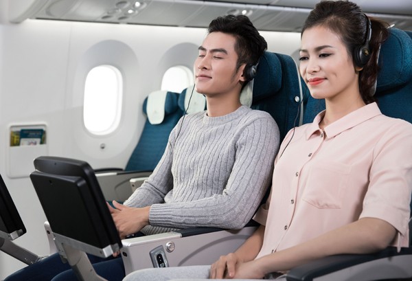 Vietnam Airlines 'chào hè' với dịch vụ mới và giá vé hấp dẫn - ảnh 1