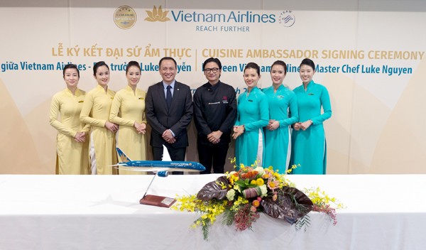 Đầu bếp Luke Nguyễn sáng tạo món ăn cho Vietnam Airlines - ảnh 3