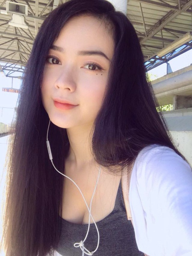 'Hot girl ảnh thẻ' rũ bỏ vẻ ngây thơ, gợi cảm bất ngờ sau 2 năm du học - ảnh 11