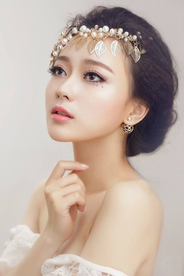 'Hot girl ảnh thẻ' rũ bỏ vẻ ngây thơ, gợi cảm bất ngờ sau 2 năm du học - ảnh 2