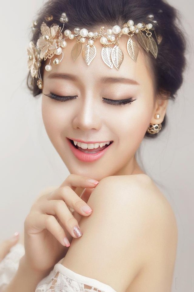'Hot girl ảnh thẻ' rũ bỏ vẻ ngây thơ, gợi cảm bất ngờ sau 2 năm du học - ảnh 3