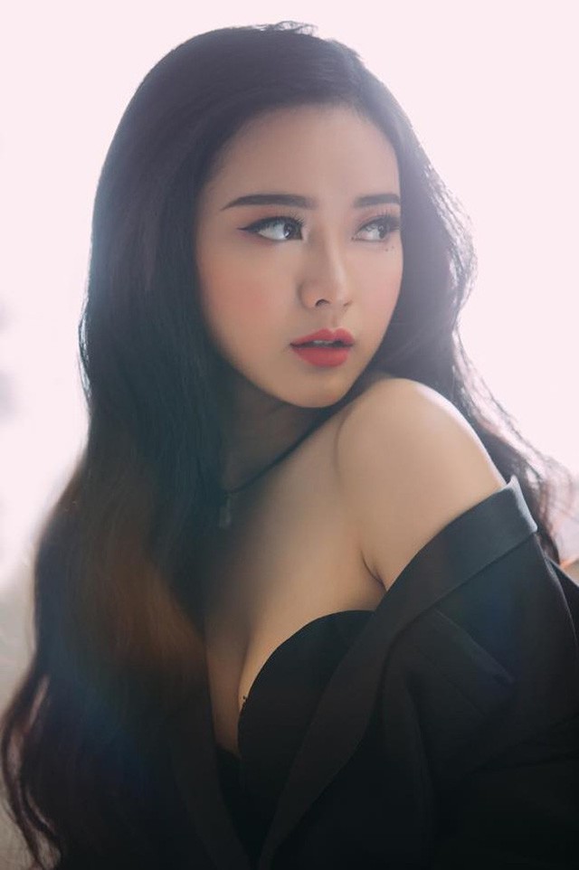 'Hot girl ảnh thẻ' rũ bỏ vẻ ngây thơ, gợi cảm bất ngờ sau 2 năm du học - ảnh 4