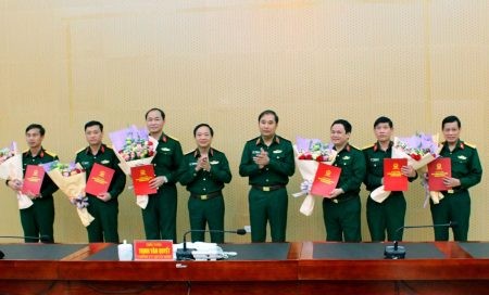 Triển khai quyết định nhân sự của Bộ Quốc phòng - ảnh 1