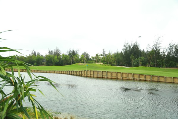 BRG Đà Nẵng Golf Resort chào đón sân gôn phong cách bờ kè - ảnh 2