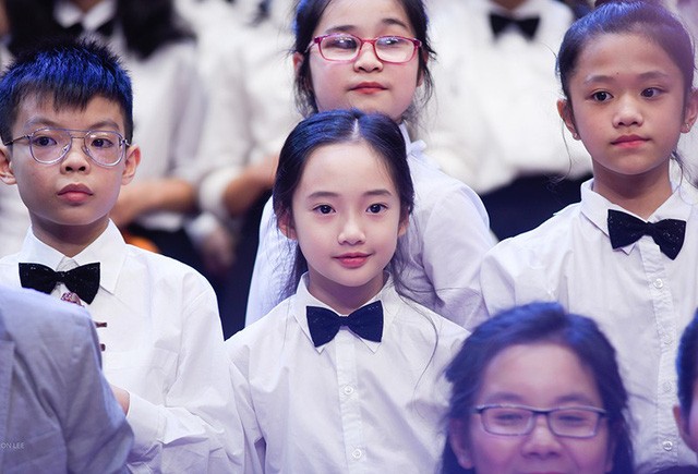 Thần thái xuất sắc, em gái Hà Nội được ví như 'thiên thần violin' - ảnh 3