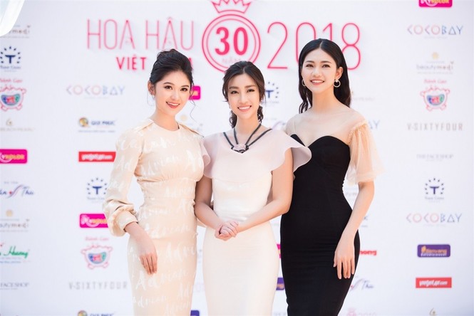 Đông Nhi khuấy động sân khấu trường ĐHKHXH và Nhân văn - ảnh 1