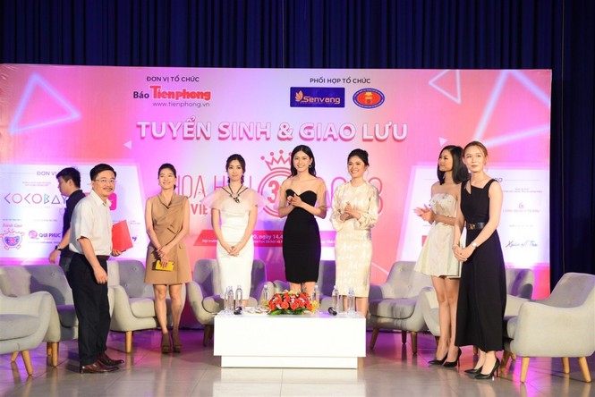 Đông Nhi khuấy động sân khấu trường ĐHKHXH và Nhân văn - ảnh 11