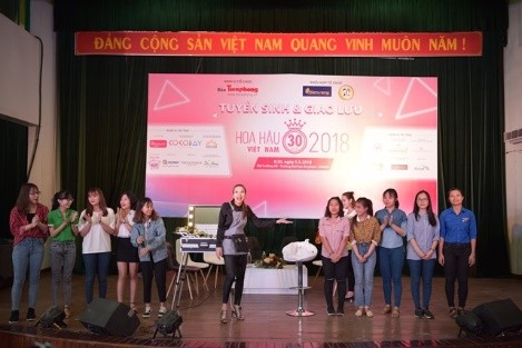 Sinh viên ĐH Sư phạm Đà Nẵng đã có một ngày tưng bừng cùng HHVN 2018 - ảnh 4