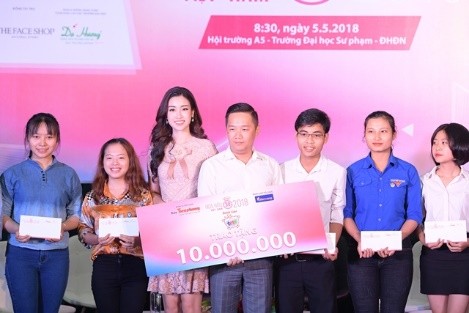 Sinh viên ĐH Sư phạm Đà Nẵng đã có một ngày tưng bừng cùng HHVN 2018 - ảnh 6