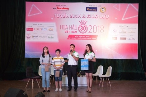Sinh viên ĐH Sư phạm Đà Nẵng đã có một ngày tưng bừng cùng HHVN 2018 - ảnh 8
