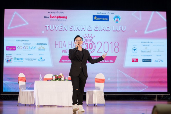 Jun nắm tay Hoa hậu thì S.T cũng “thả thính” nhẹ với Á hậu - ảnh 2