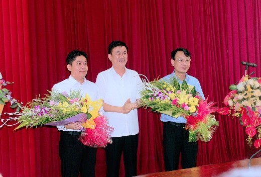 Kiện toàn nhân sự chủ chốt 5 tỉnh - ảnh 3