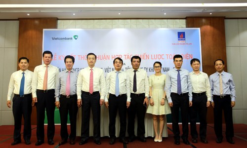 Ký kết hợp đồng tín dụng 4.000 tỷ đồng giữa Vietcombank và PV GAS - ảnh 1