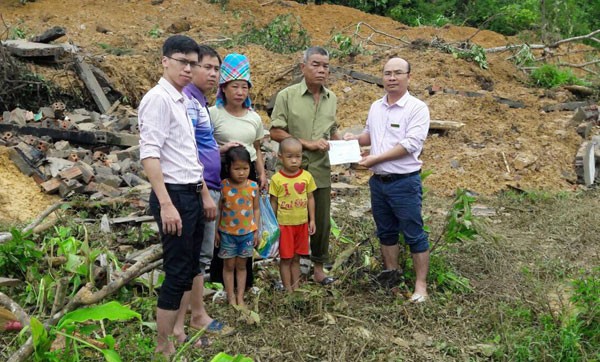 Ấm tình người sau cơn lũ - ảnh 3