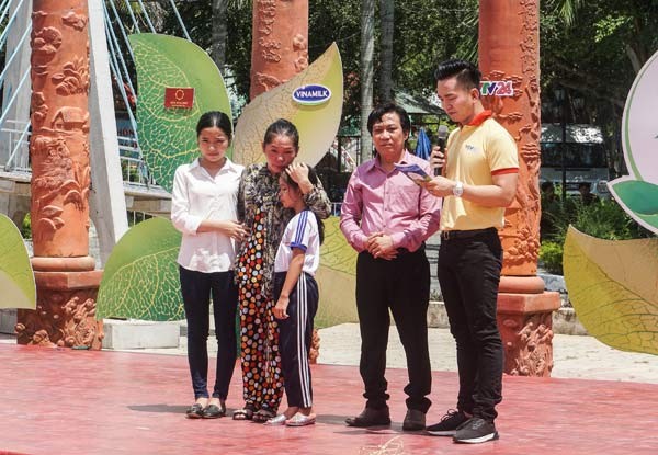 Vinamilk trao 76.500 ly sữa cho trẻ em tỉnh Vĩnh Long - ảnh 1