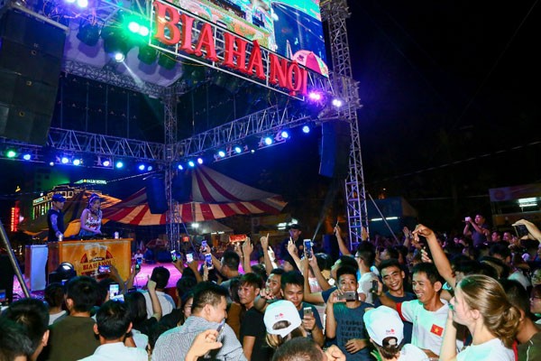 Người dân Quảng Trị nô nức rủ nhau tới Ngày hội Bia Hà Nội 2018 - ảnh 2