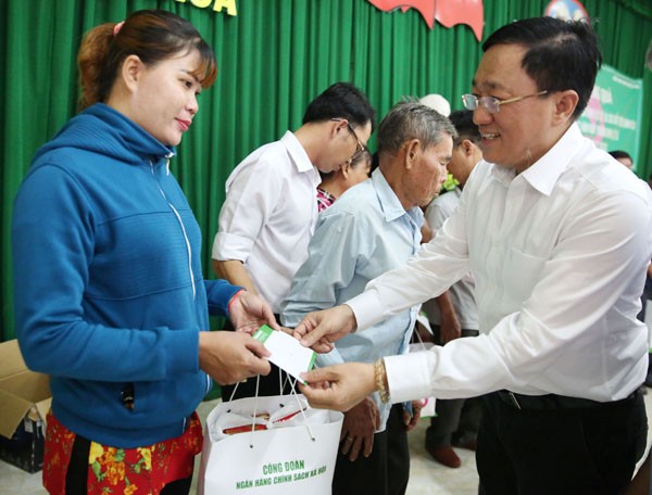 Ủy ban Dân tộc và NHCSXH khảo sát tín dụng chính sách tại Trà Vinh - ảnh 5