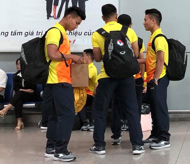 Sáng nay, Olympic Việt Nam lên đường dự ASIAD 18 - ảnh 3