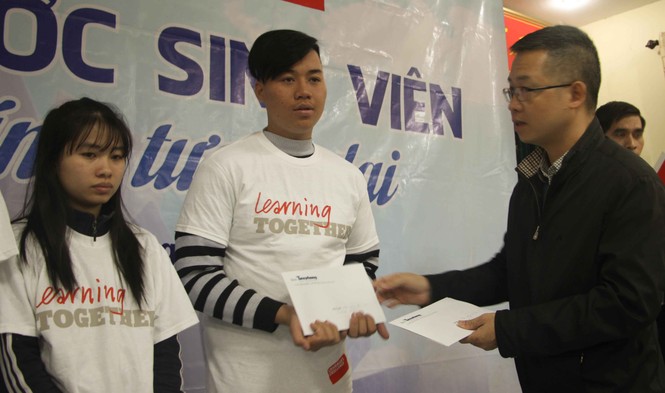 Chắp cánh tương lai cho sinh viên nghèo - ảnh 1