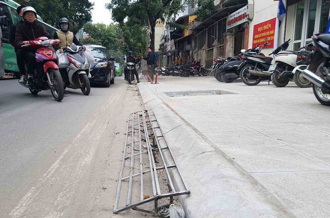 Vỉa hè lát đá tự nhiên tiền tỷ “uốn lượn mềm mại” - ảnh 15