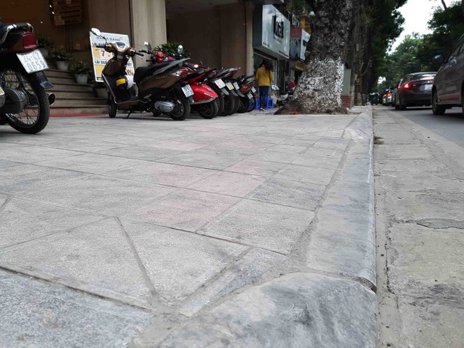 Vỉa hè lát đá tự nhiên tiền tỷ “uốn lượn mềm mại” - ảnh 4