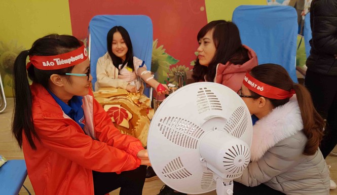 Sôi nổi ngày hội hiến máu trên đất tổ - ảnh 12