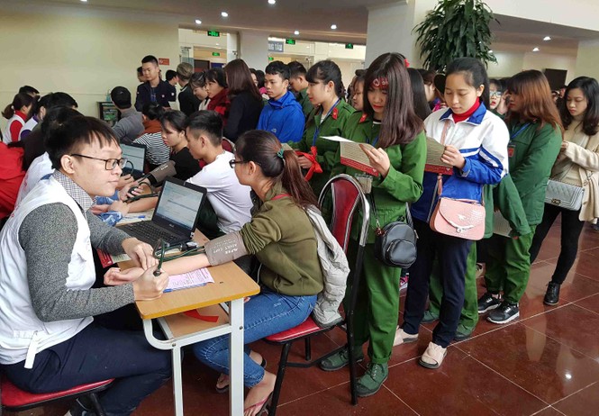 Sôi nổi ngày hội hiến máu trên đất tổ - ảnh 1