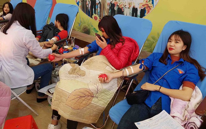Sôi nổi ngày hội hiến máu trên đất tổ - ảnh 11