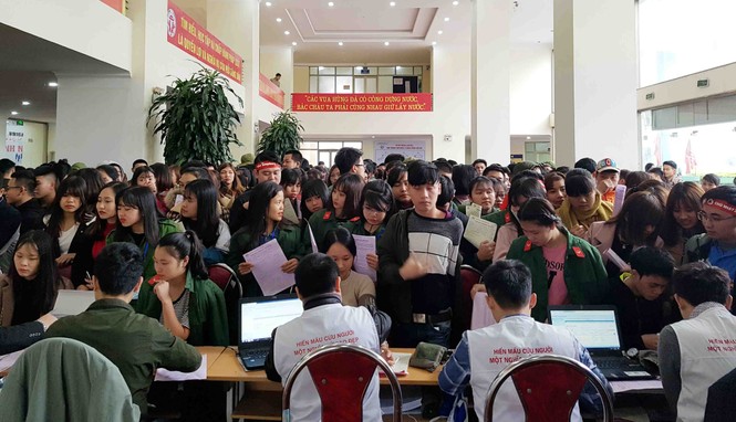 Sôi nổi ngày hội hiến máu trên đất tổ - ảnh 2