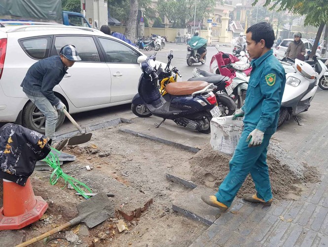 Chưa công bố kết luận thanh tra, Hà Nội lại lát vỉa hè bằng đá tự nhiên - ảnh 2