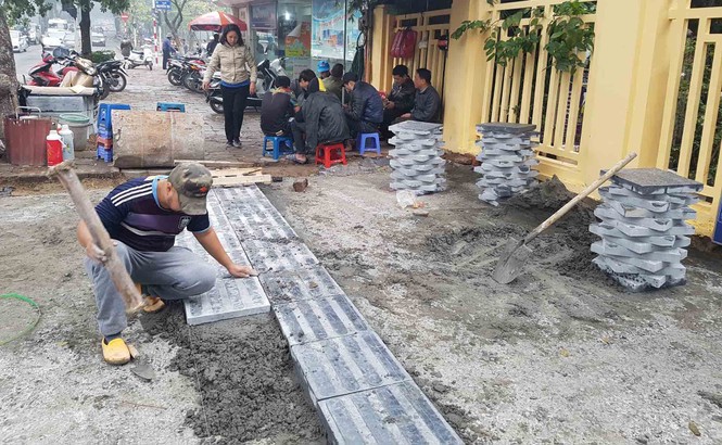 Chưa công bố kết luận thanh tra, Hà Nội lại lát vỉa hè bằng đá tự nhiên - ảnh 3