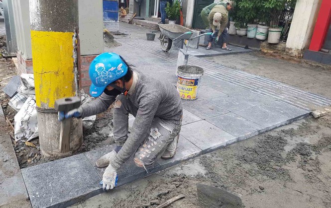 Chưa công bố kết luận thanh tra, Hà Nội lại lát vỉa hè bằng đá tự nhiên - ảnh 6