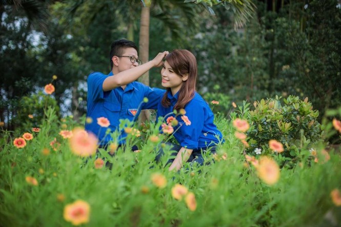 Độc đáo bộ ảnh cưới với áo Đoàn thanh niên - ảnh 3