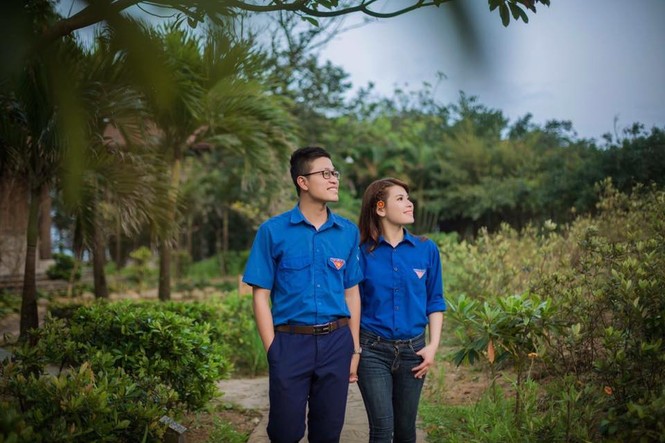 Độc đáo bộ ảnh cưới với áo Đoàn thanh niên - ảnh 2
